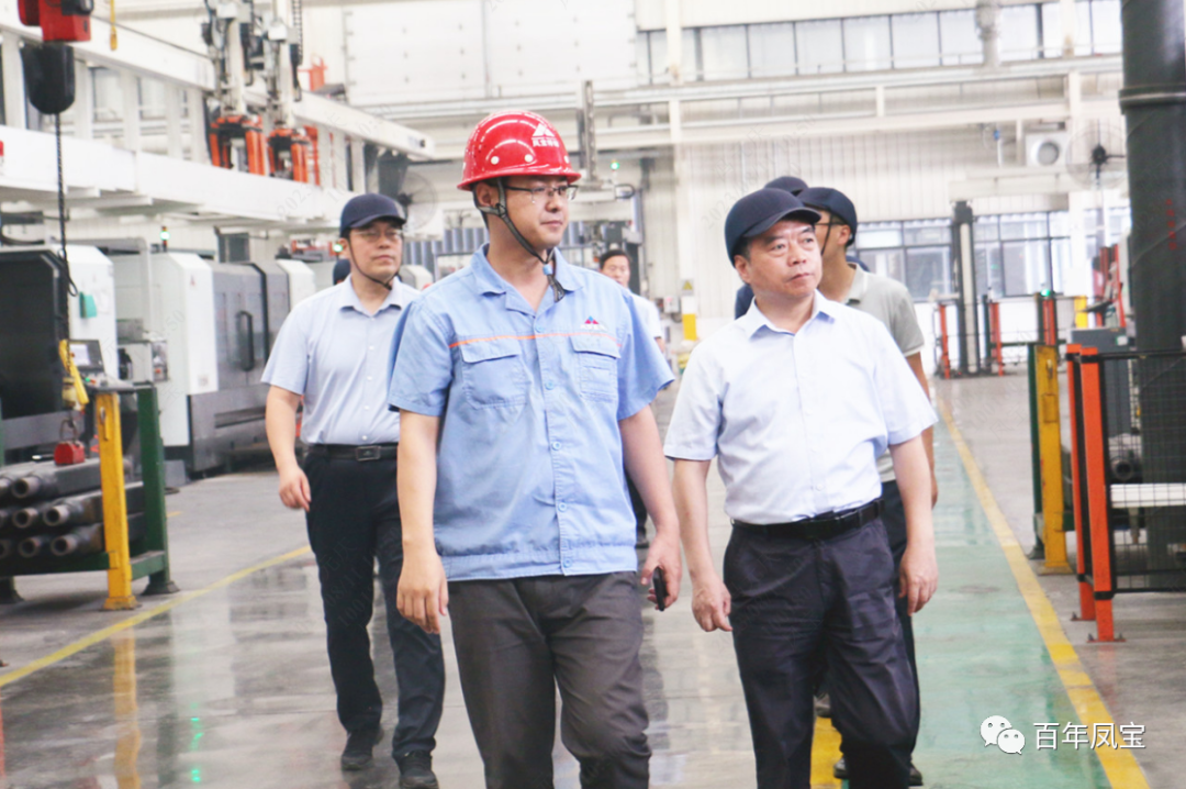 安阳市政协副主席侯合柱到安博在线-安博(中国)集团调研指导工作